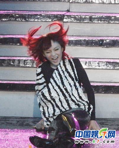 xc体育:阿圭罗建功邓克乌龙球 曼城2-0布莱顿(图2) xc体育